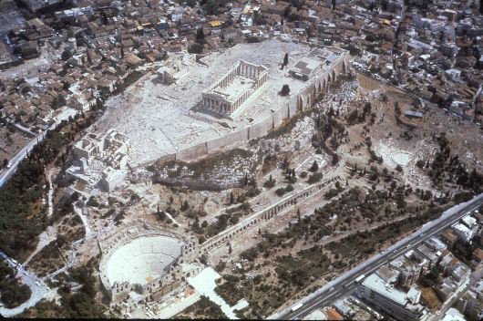 acropolis.jpg (73565 bytes)